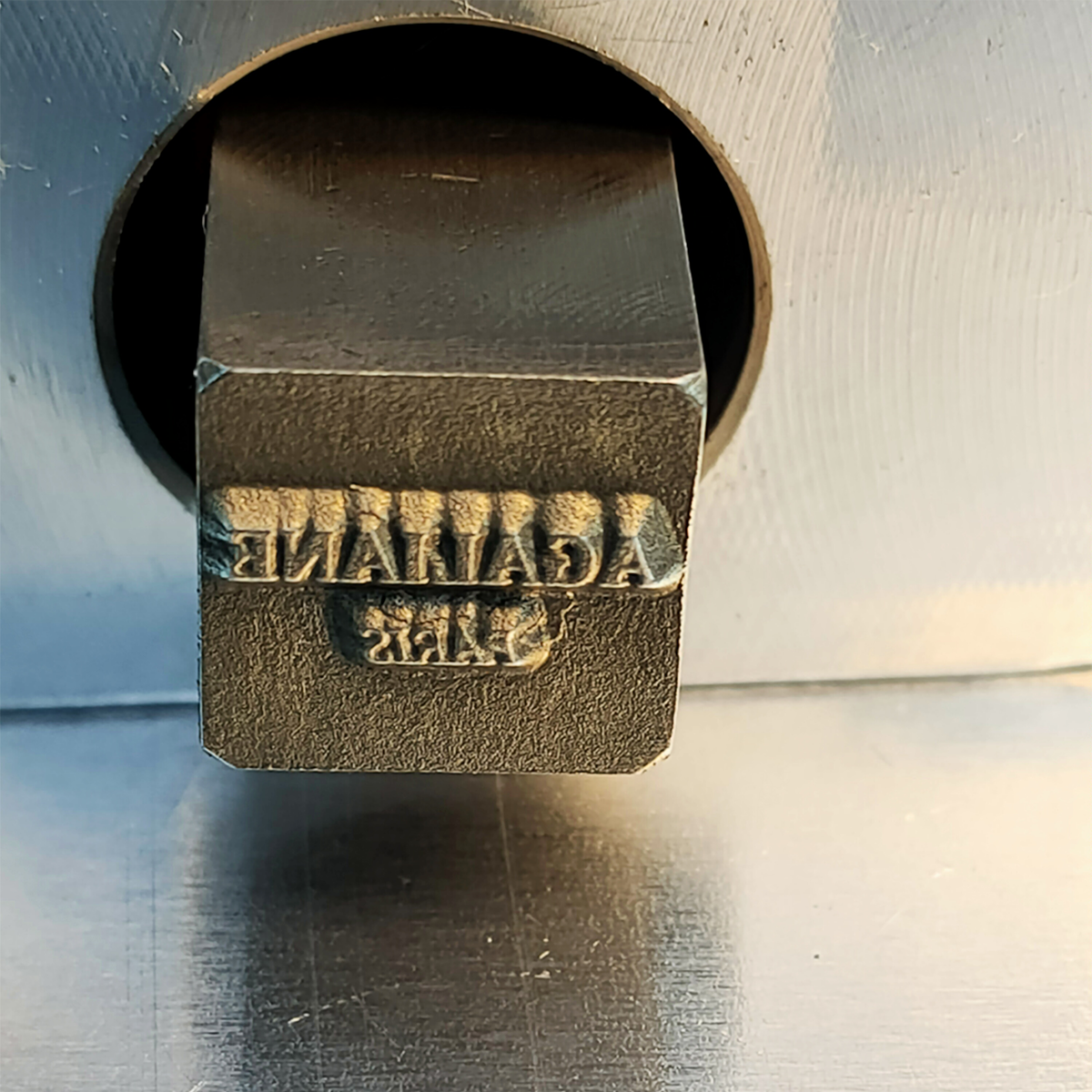 Poinçons de marquage personnalisés.