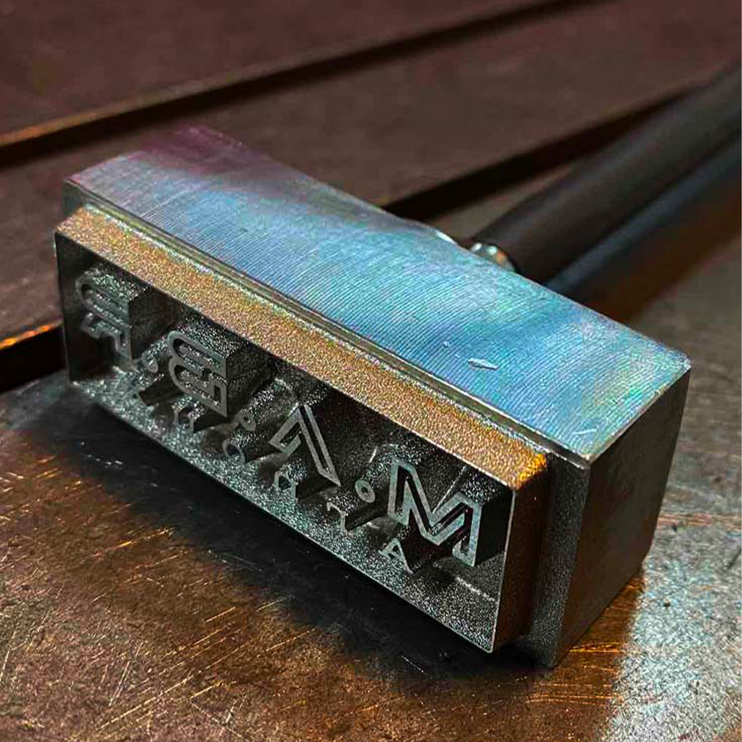 Blocs gravés & fers à marquer personnalisés.