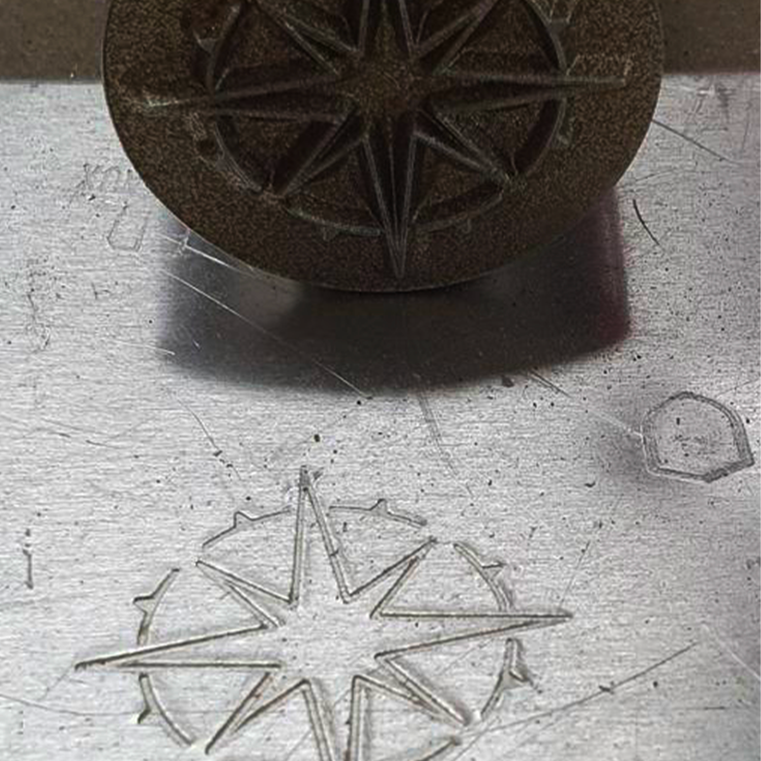 Poinçons de marquage personnalisés.