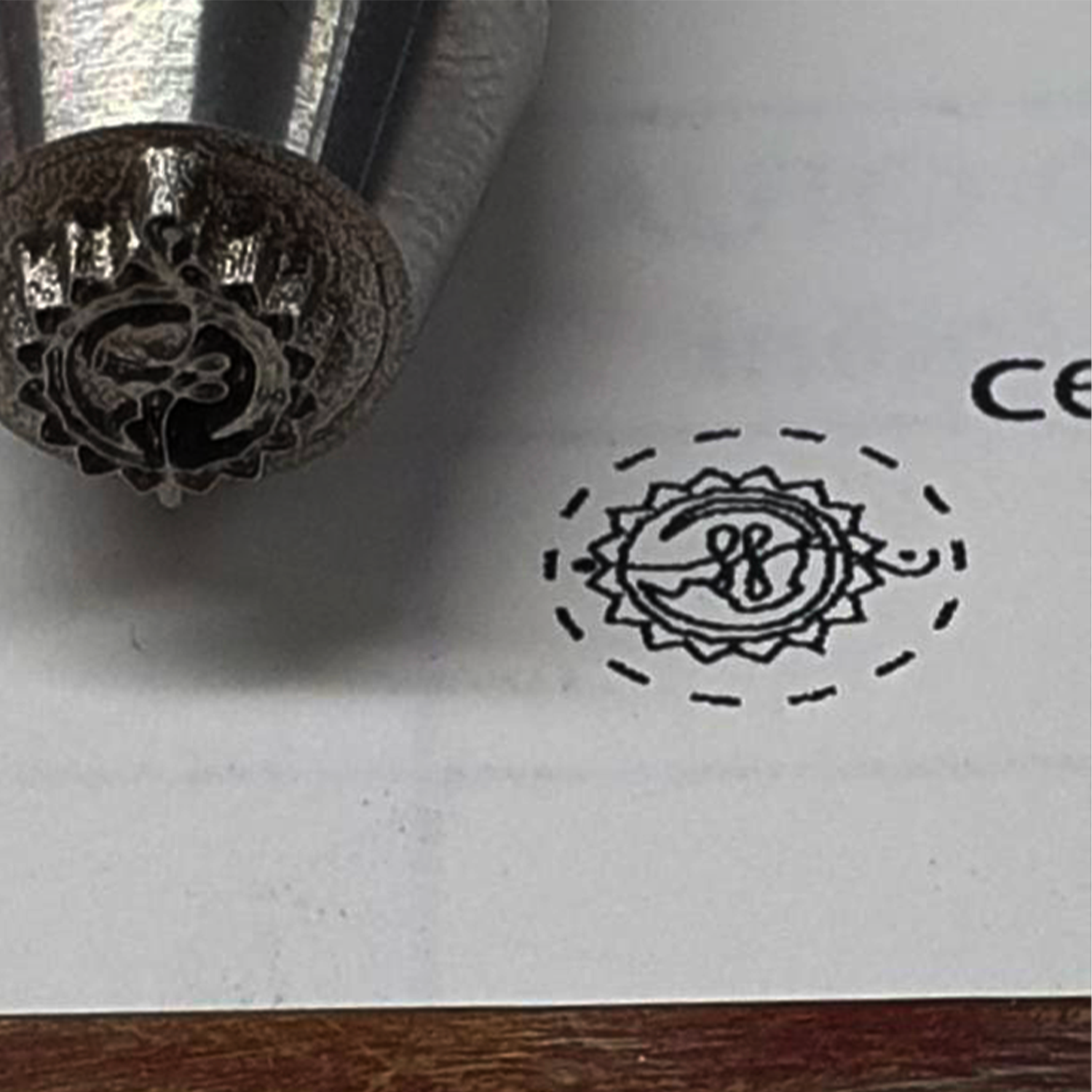 Poinçons de marquage personnalisés.