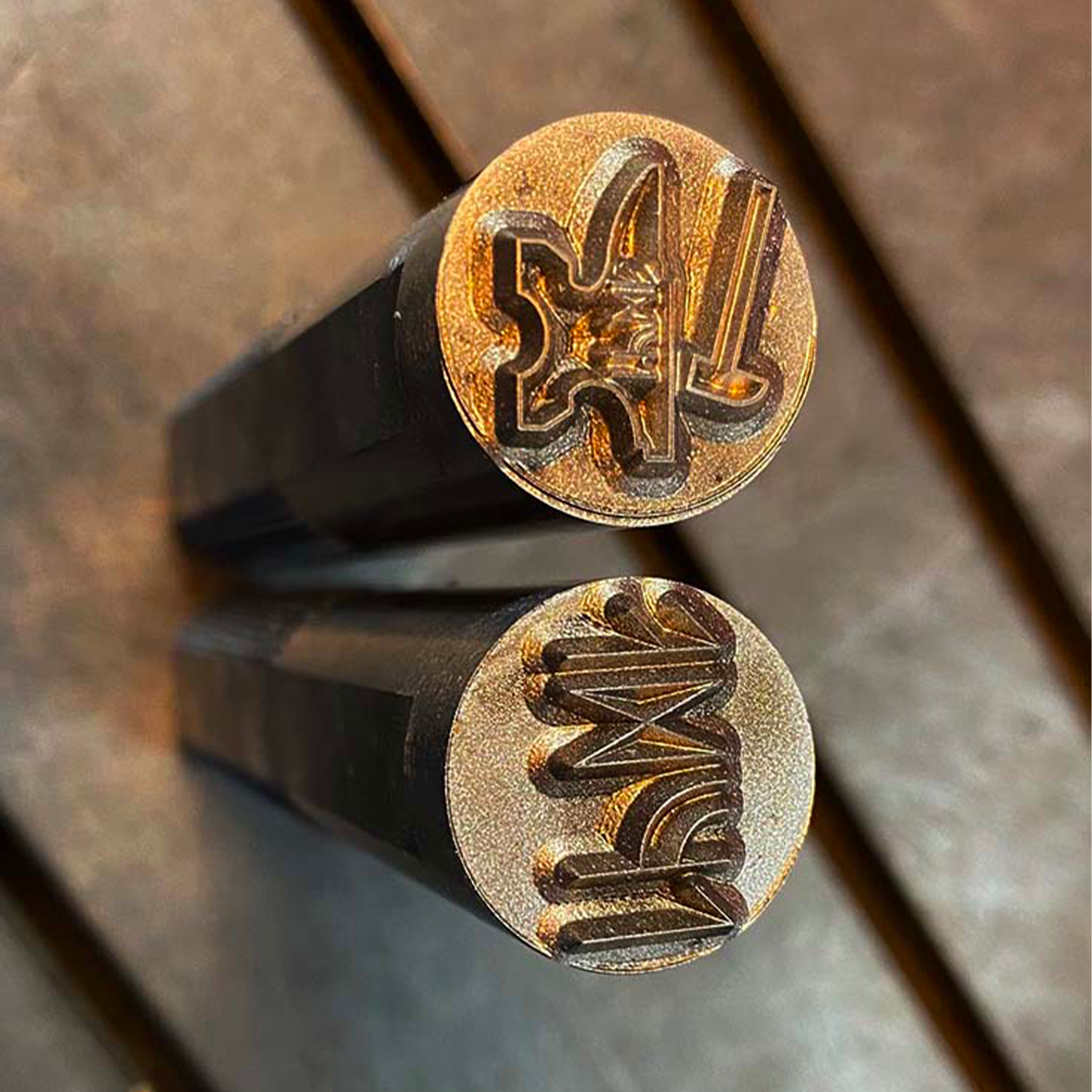 Poinçons de marquage personnalisés.