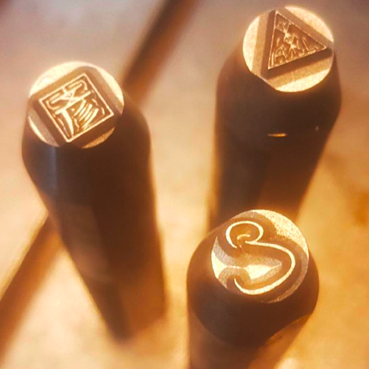 Poinçons de marquage personnalisés.